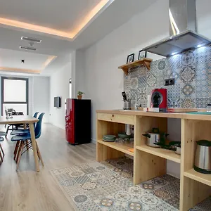 https://center-apartments-los-remedios.es-andalucia.com